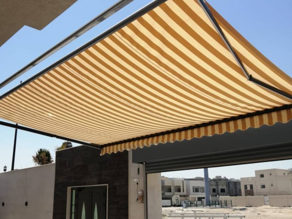 مظلة سيارات جاهزة كهربائية بالرياض